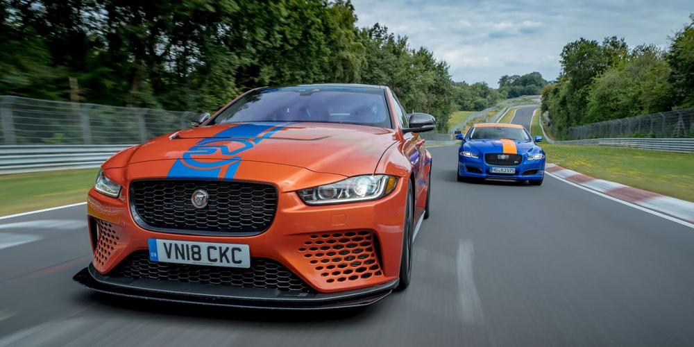 Видео: быстрейший Jaguar превратили в гоночное такси на Нюрбургринге