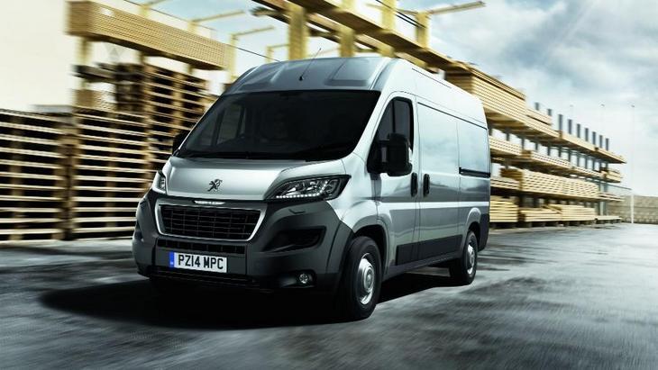 Продажи легковых коммерческих автомобилей в России выросли на 5,3% в сентябре