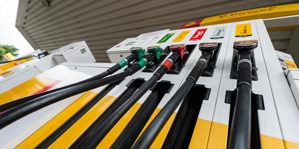 Нефтяники попросили правительство поднять цены на бензин