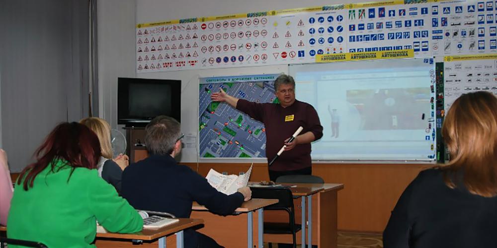 Злостным нарушителям ПДД запретили преподавать в автошколах