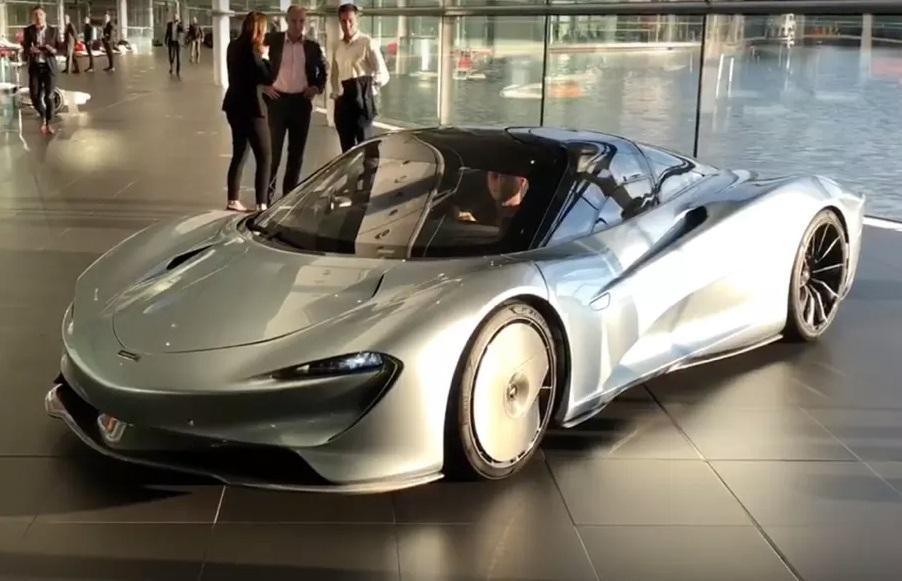 Посмотрите на McLaren Speedtail в движении