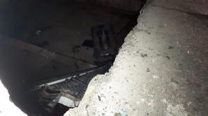 Автомобиль рухнул с моста в реку после ДТП в Алматы