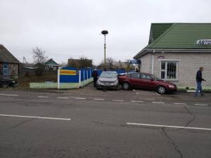 В Турове Volvo протаранил три машины, сбил на пешеходной дорожке мужчину и врезался в забор
