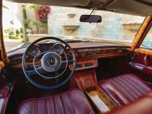 Редчайший лимузин Mercedes 600 продадут по цене суперкара
