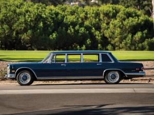 Редчайший лимузин Mercedes 600 продадут по цене суперкара