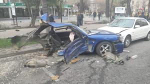 Смертельное ДТП в Алматы: Nissan Skyline разорвало пополам