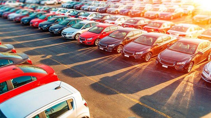 Автомобильный рынок Китая может показать падение впервые за 30 лет