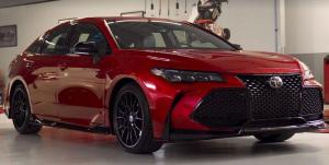 Toyota показала заряженные Avalon TRD и Camry TRD