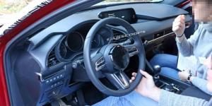 Опубликована первая фотография салона новой Mazda3