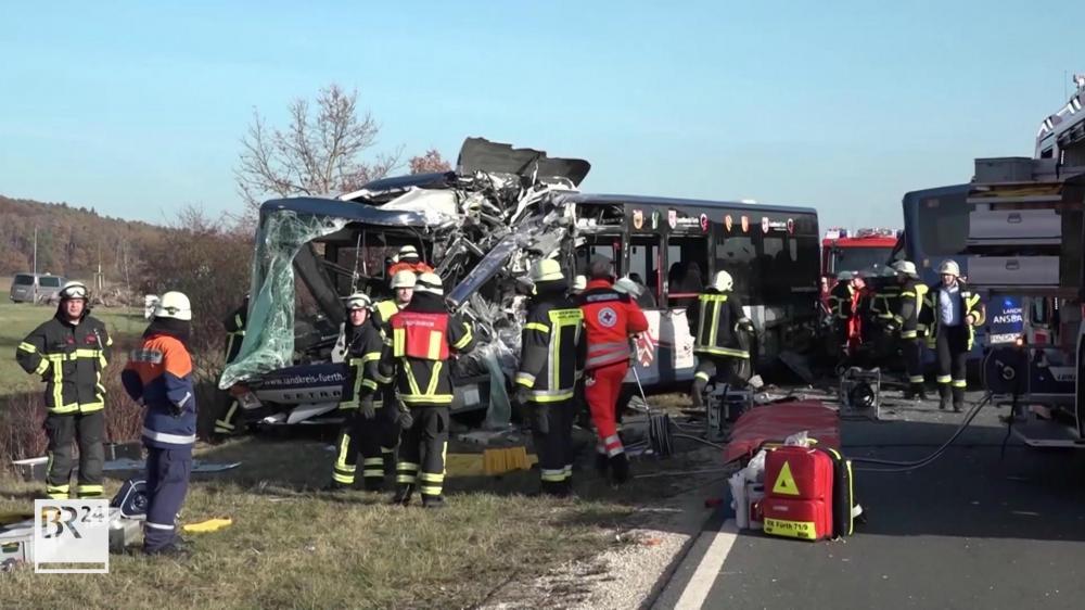 В Германии два автобуса столкнулись лоб в лоб