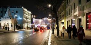 Московских водителей попросили отказаться от поездок на летней резине