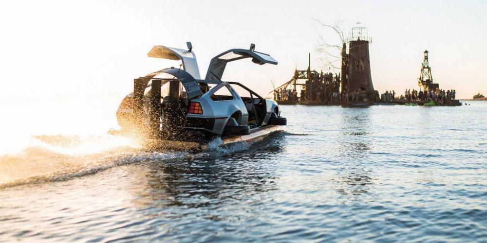 В сети выставили на продажу летающий DeLorean