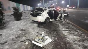 Водитель Toyota Camry чудом выжил в страшном ДТП в Алматы