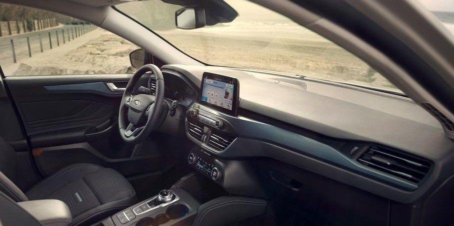 Ford решил бороться с «запахом нового автомобиля»