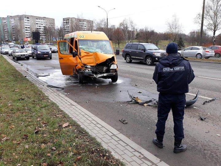 В Минске маршрутка врезалась в автобус — пострадали семь человек