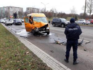 В Минске маршрутка врезалась в автобус — пострадали семь человек
