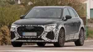 Новый кроссовер Audi RS Q3 поймали на тестах