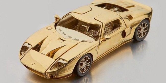 Копию Ford GT из золота пустят с молотка
