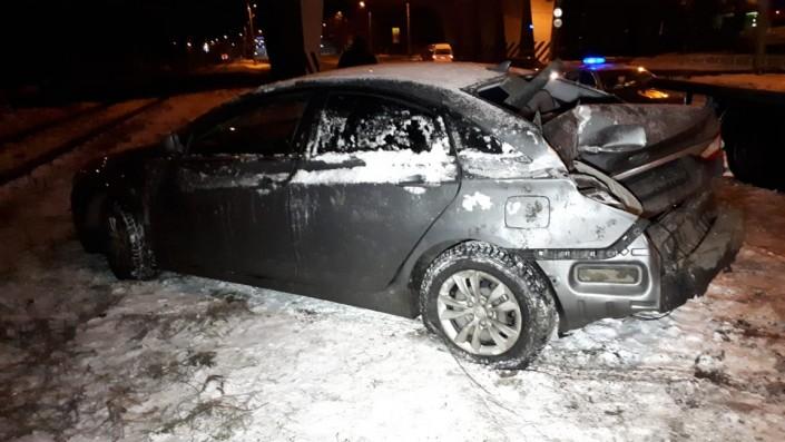 Hyundai врезался в поезд в Алматы