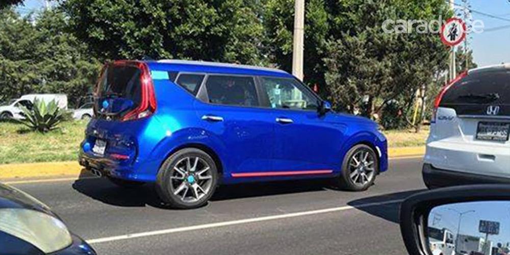 Кроссовер Kia Soul нового поколения заметили без камуфляжа