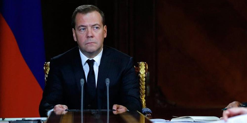 Медведев разрешил испытания беспилотников на дорогах общего пользования