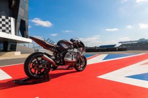 Трехцилиндровый двигатель Triumph Moto2 2019