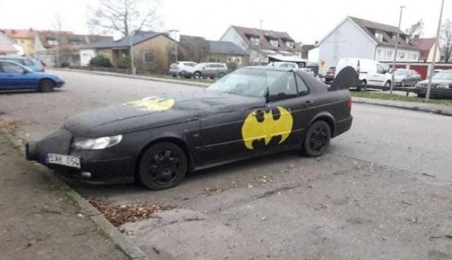 Старенький SAAB 9-5 превратили в Бэтмобиль