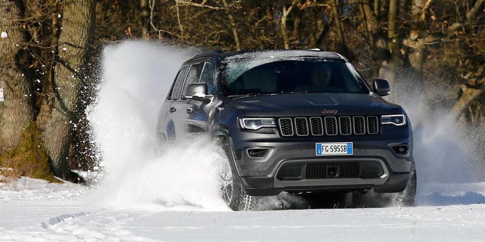 Jeep отзовет 717-сильные внедорожники Grand Cherokee в России