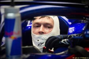 Леклер лидирует во второй день тестов