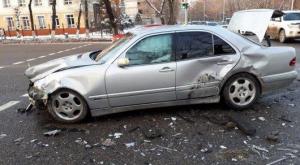Годовалый ребенок пострадал при столкновении Mercedes-Benz и ZAZ в Алматы