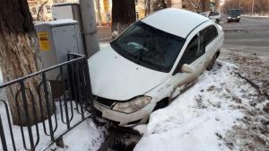 Годовалый ребенок пострадал при столкновении Mercedes-Benz и ZAZ в Алматы