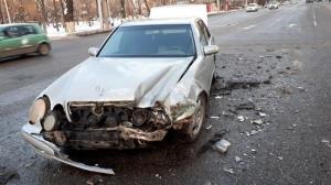 Годовалый ребенок пострадал при столкновении Mercedes-Benz и ZAZ в Алматы