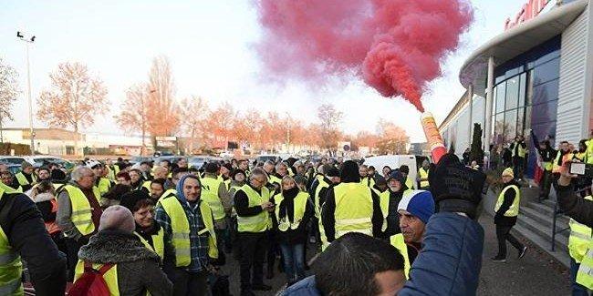 В Брюсселе начались протесты против роста цен на топливо
