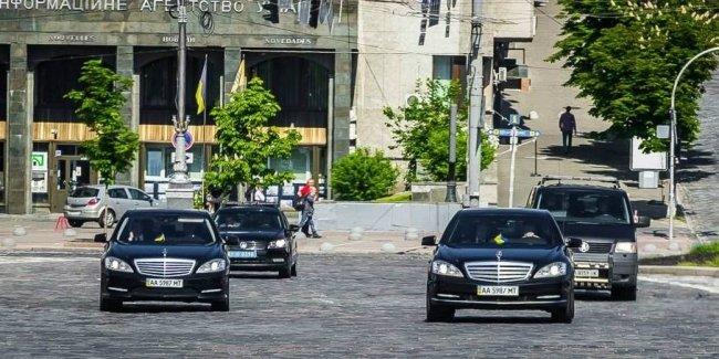 Автобаза президента пополнит свой парк бронированными Mercedes за 42 миллиона