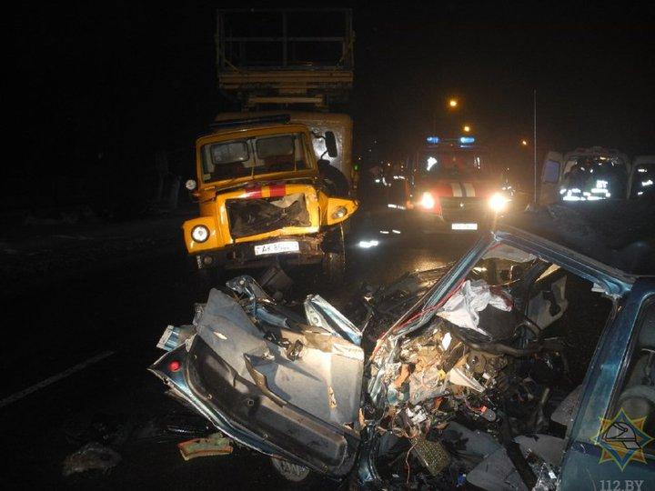 В Гомеле легковушка врезалась в ГАЗ: пострадали три человека