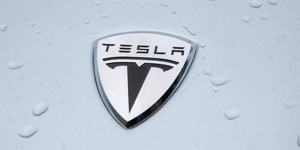 Компактный кроссовер Tesla получит трехрядный салон