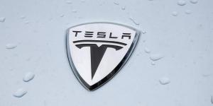 Компактный кроссовер Tesla получит трехрядный салон