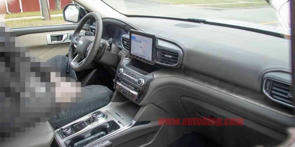 Опубликованы первые фотографии салона нового Ford Explorer