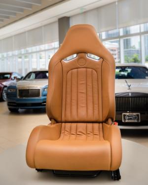 Интерьер гиперкара Bugatti Veyron