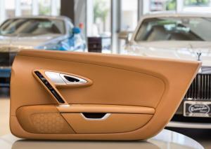 Интерьер гиперкара Bugatti Veyron