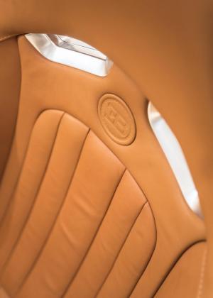 Интерьер гиперкара Bugatti Veyron
