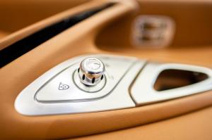 Интерьер гиперкара Bugatti Veyron