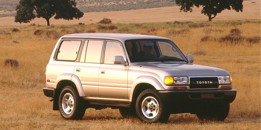Toyota Land Cruiser помог паре уйти от бандитов с мачете в Кении