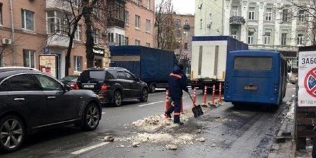 В Киеве заработала полоса для общественного транспорта