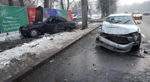 ДТП на Суюнбая в Алматы: пострадали два человека