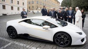 Lamborghini папы римского разыграют в лотерею