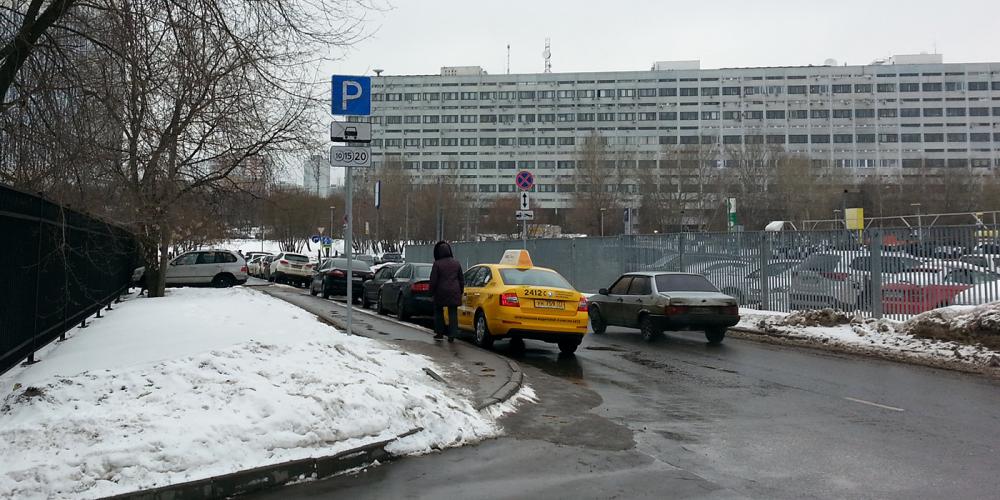Парковку в Москве на новогодних праздниках сделают бесплатной
