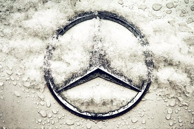 В Mercedes устроили рождественский обед