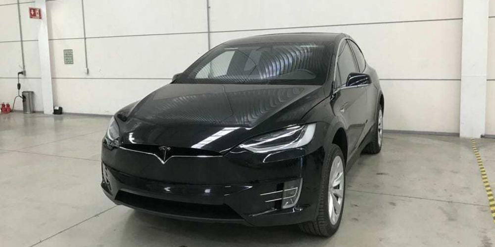 Мексиканцы превратили Tesla Model X в электрический бронемобиль