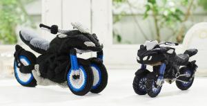 Вязанная моделька Yamaha Niken